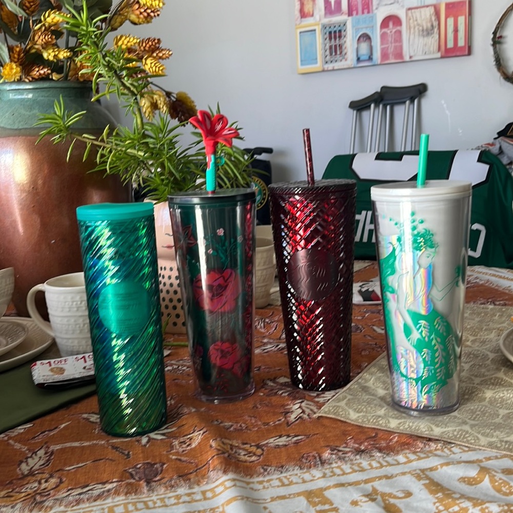 Starbucks Holiday 2022 bundle NWT